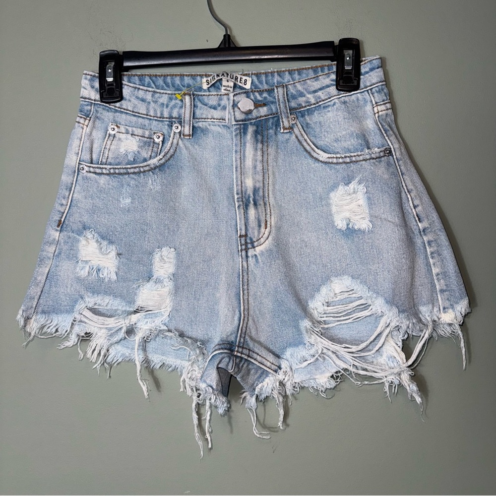 Signature8 Women’s NWT Denim Shorts‎ Size Small Distressed S80147